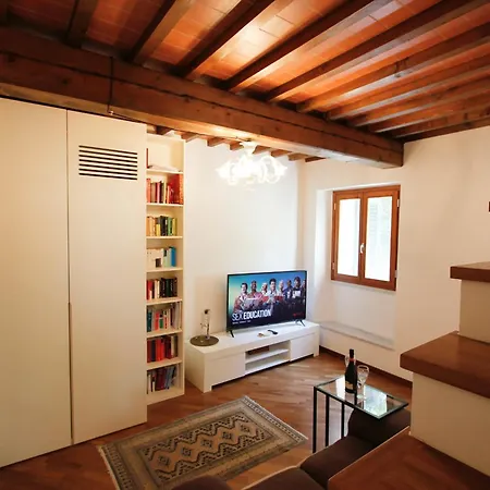 Santa Croce Deluxe Apartment *